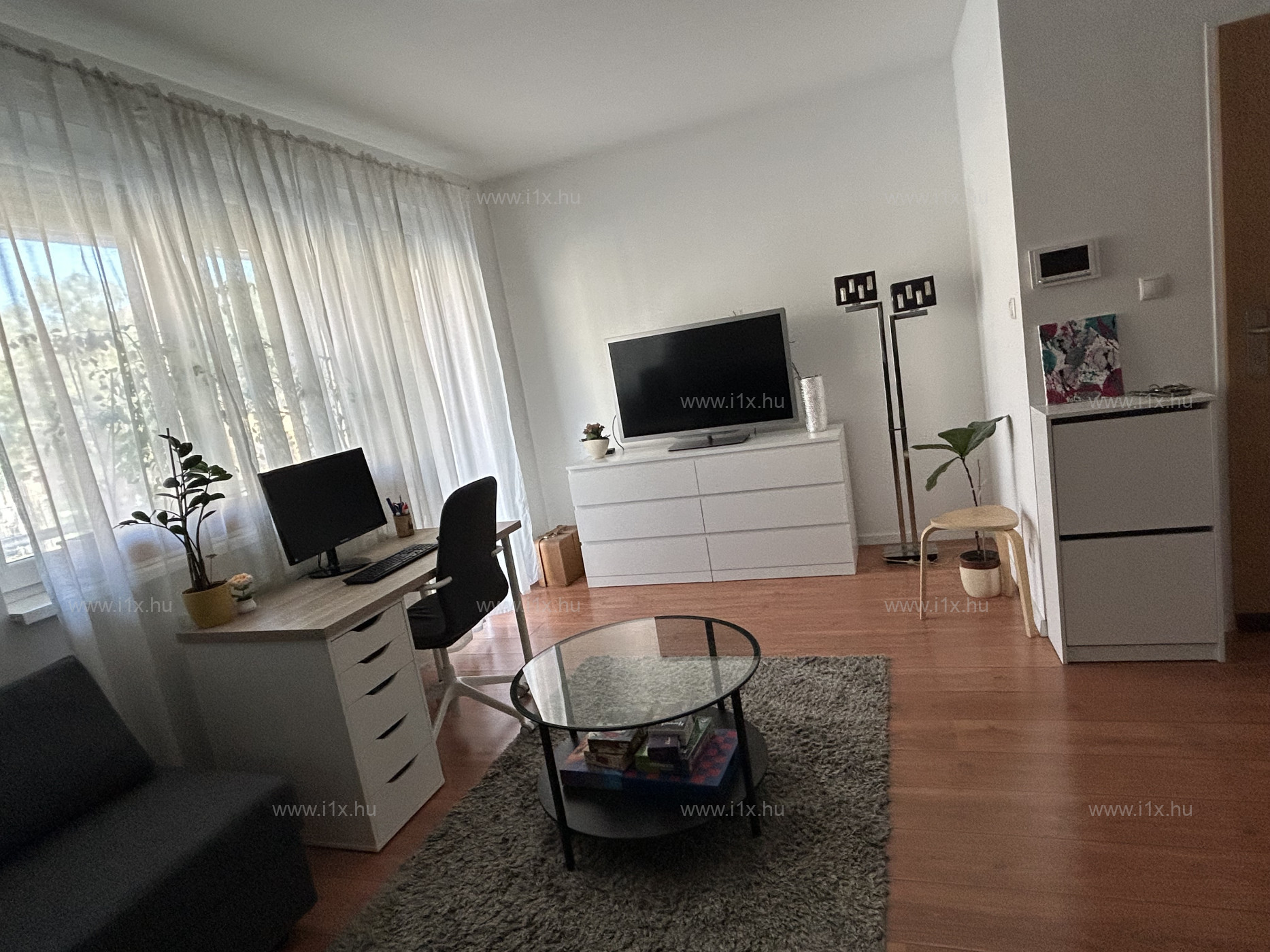 ÚJSZERŰ 1 EMELETI  LAKÁS A THÖKÖLY ÚTON!