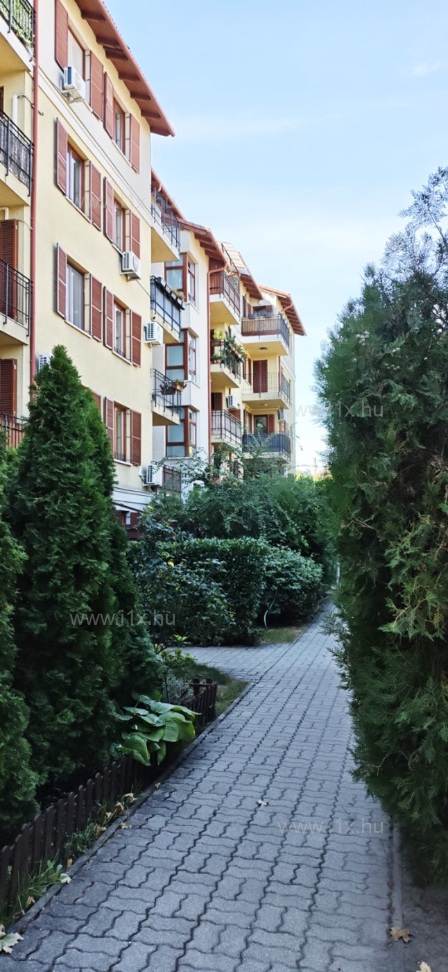 Mediterrán lakóparkban 48 m2.-es, 2 szobás lakás eladó!